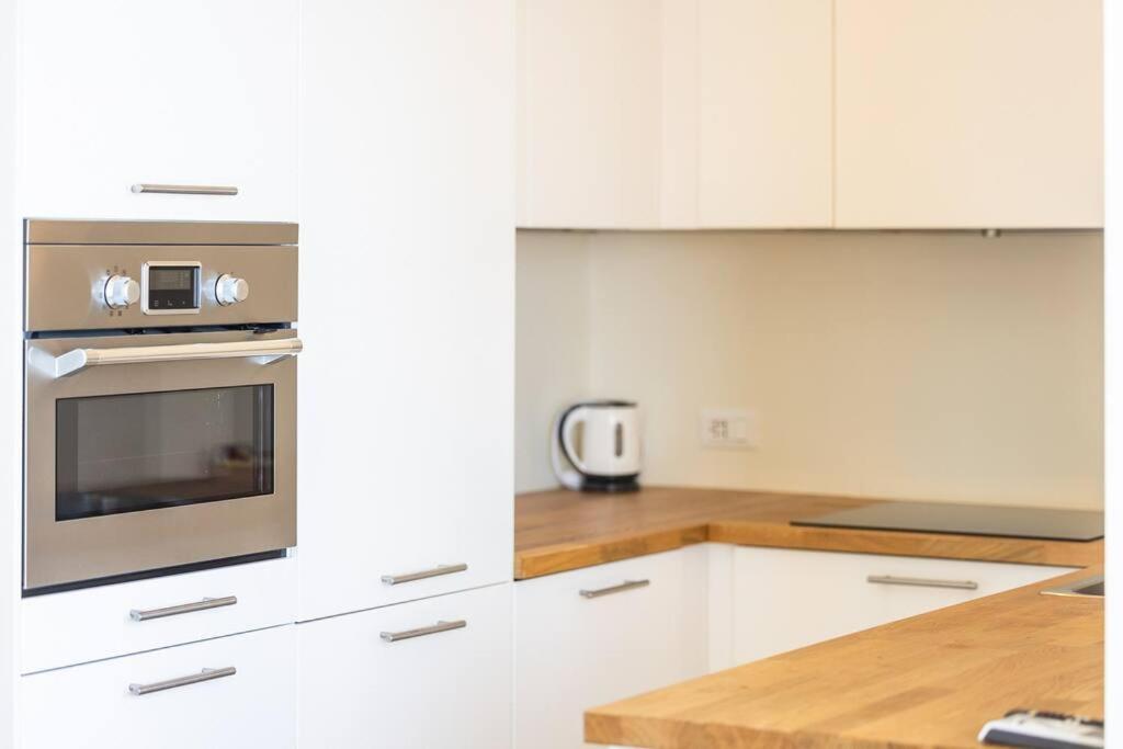 Effe's Apartment- Arya Seaview -parcheggio Gratuito * Alassio