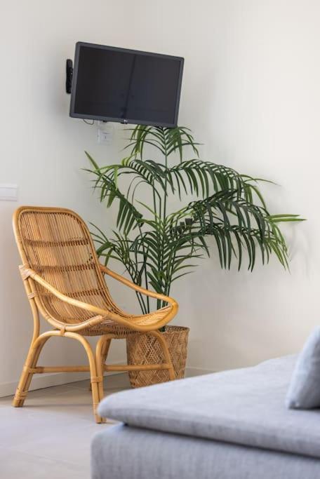 Effe's Apartment- Arya Seaview -parcheggio Gratuito